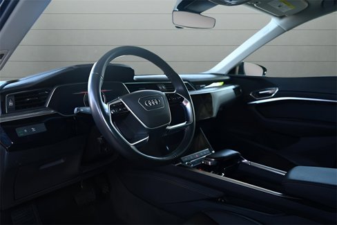 Used 2024 Audi Q8 e-tron Premium image 22