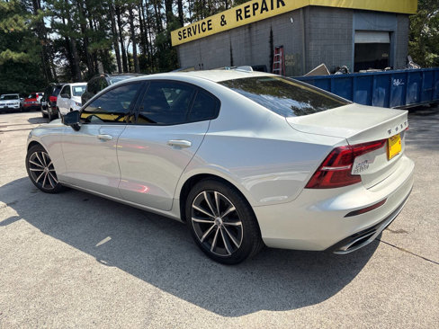 Used 2021 Volvo S60 T5 Momentum image 6