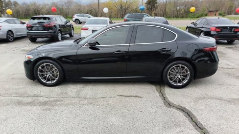 Used 2017 Alfa Romeo Giulia image 2