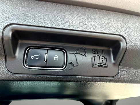 Used 2020 Ford Explorer XLT w/ Equipment Group 202A image 14