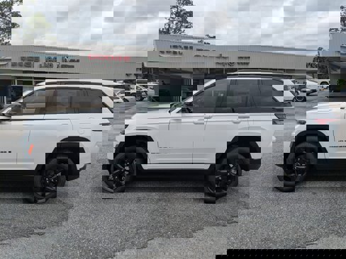New 2025 Jeep Grand Cherokee Limited w/ Luxury Tech Group II image 7