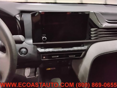 Used 2025 Toyota Camry XSE image 12