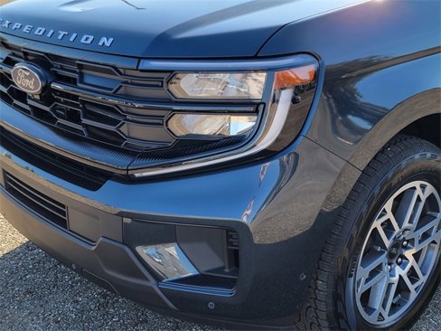 New 2025 Ford Expedition Active image 11
