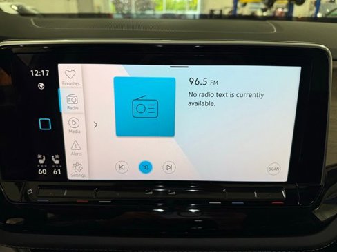 Certified 2025 Volkswagen Atlas SE image 16
