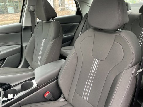 New 2025 Hyundai Elantra SEL image 9