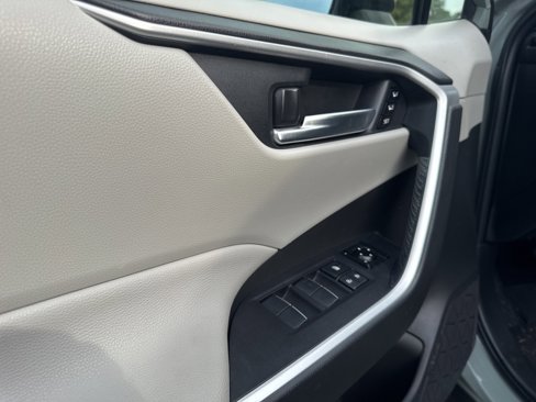 Used 2021 Toyota RAV4 XLE Premium image 23