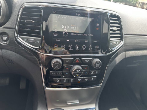 Used 2020 Jeep Grand Cherokee Altitude image 23