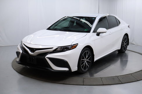 Used 2024 Toyota Camry SE image 2