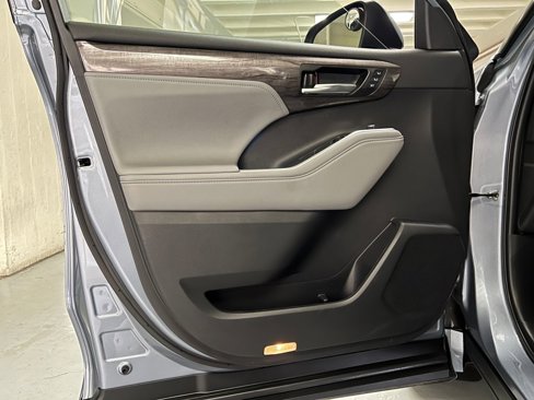 Certified 2022 Toyota Highlander Platinum image 45