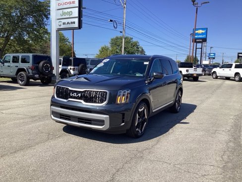 Used 2024 Kia Telluride EX image 3