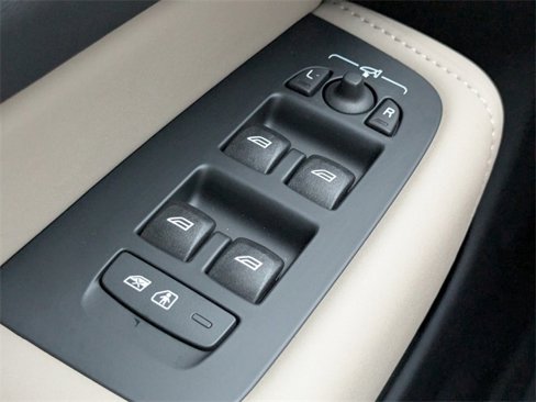New 2026 Volvo XC60 B5 Plus w/ Climate Package image 27