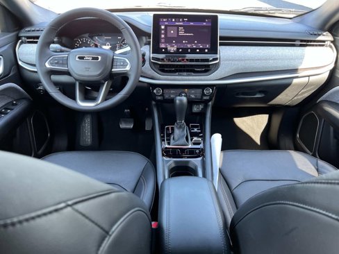 Used 2023 Jeep Compass Latitude image 11