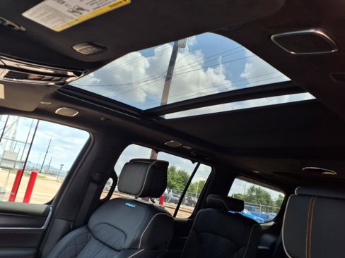 New 2025 Jeep Grand Wagoneer Series III image 4