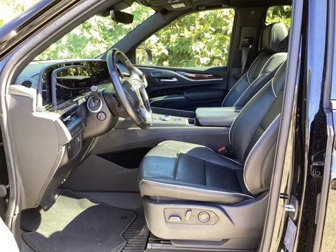 Used 2021 Cadillac Escalade Premium Luxury image 18