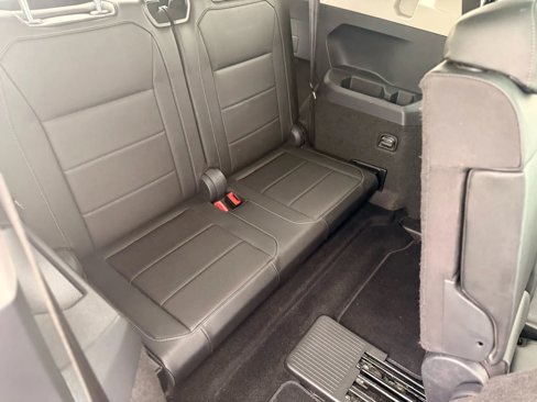 Used 2018 Volkswagen Tiguan SE image 23