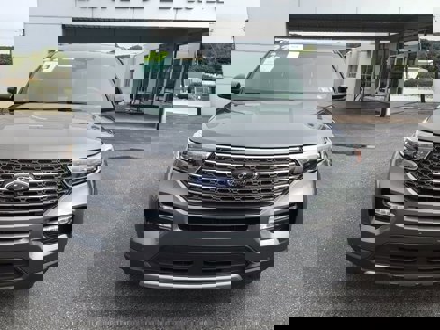 Certified 2022 Ford Explorer King Ranch w/ Technology Package image 3