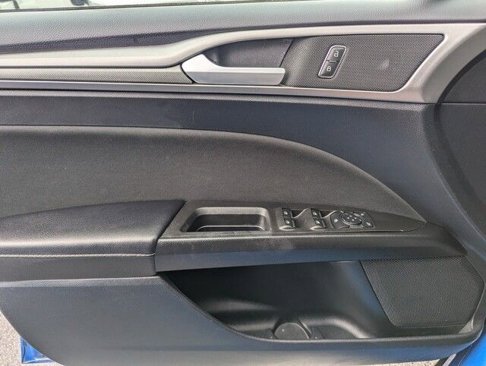Used 2020 Ford Fusion SE image 23