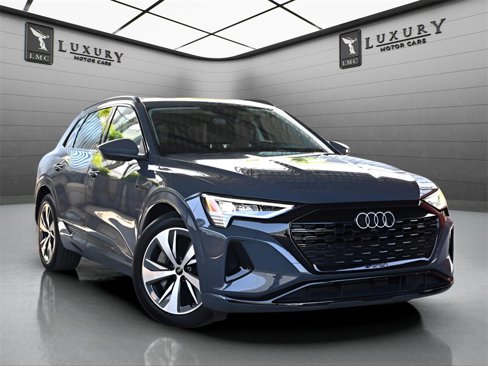 Used 2024 Audi Q8 e-tron Premium image 1