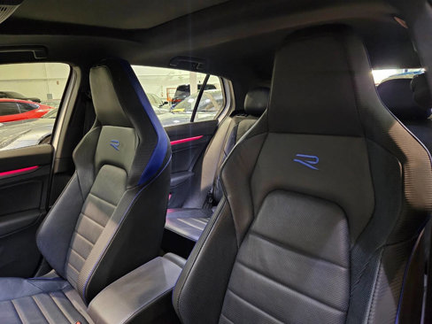 Used 2022 Volkswagen Golf R image 11