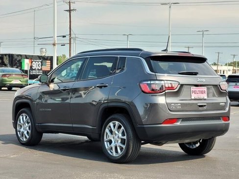 Used 2022 Jeep Compass Latitude image 4