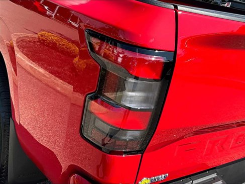 Certified 2025 Nissan Frontier SV image 33