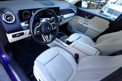 Used 2021 Mercedes-Benz GLB 250 4MATIC w/ Premium Package image 8