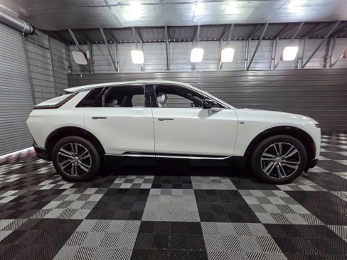 Used 2024 Cadillac Lyriq Luxury w/ LPO, Floor Liner Package image 9