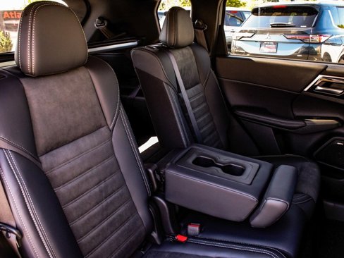 New 2025 Mitsubishi Outlander AWD image 40