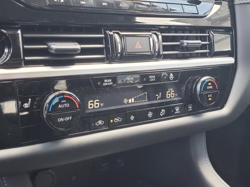 New 2025 Nissan Pathfinder SL image 24