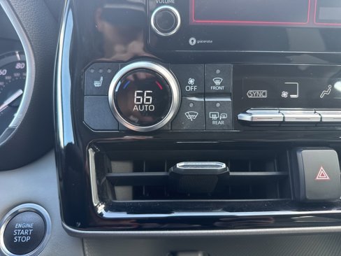 Used 2021 Toyota Highlander XLE image 30