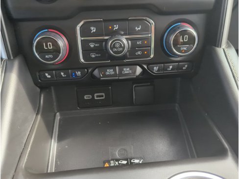 Used 2024 Chevrolet Suburban Premier image 26