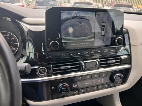 Used 2022 Nissan Pathfinder SL image 14