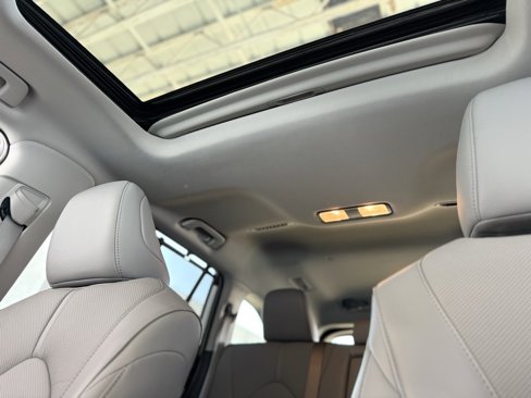 Used 2024 Toyota Highlander Limited image 48