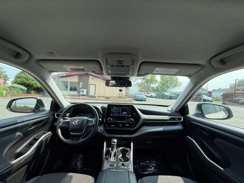 Used 2022 Toyota Highlander L image 32