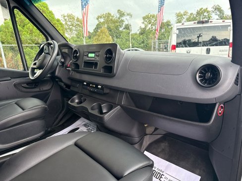 Used 2021 Mercedes-Benz Sprinter 2500 image 19