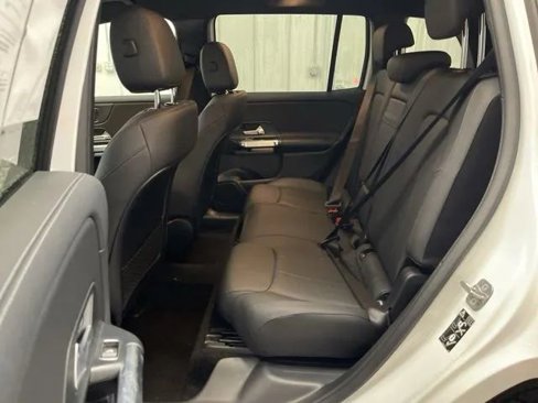 Used 2024 Mercedes-Benz GLB 250 4MATIC image 11