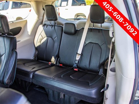 Used 2021 Chrysler Pacifica Touring-L image 21