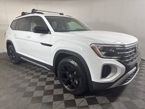 New 2025 Volkswagen Atlas Peak Edition SE image 1