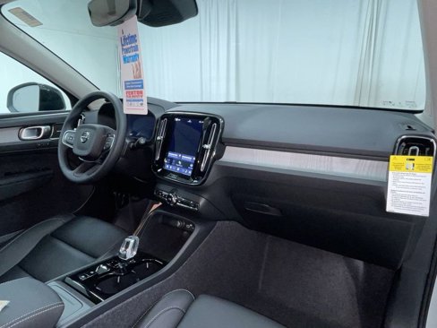 New 2026 Volvo XC40 B5 Ultra w/ Protection Package Premier image 7