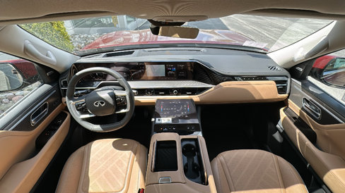 New 2025 INFINITI QX80 Luxe image 12