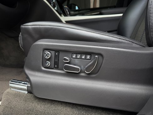 Used 2020 Bentley Bentayga Design Series image 25