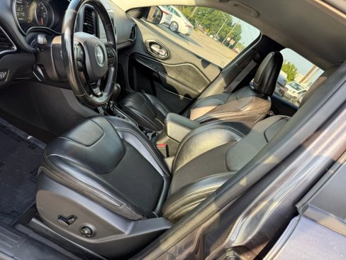 Used 2021 Jeep Cherokee Latitude Plus image 14