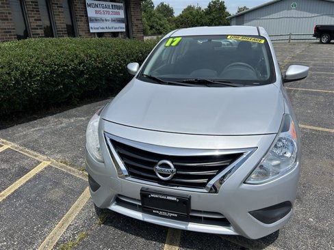 Used 2017 Nissan Versa SV image 2