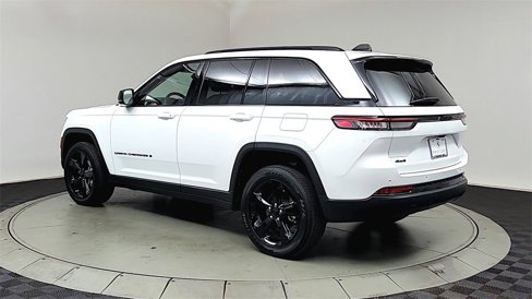 Used 2022 Jeep Grand Cherokee Altitude image 5