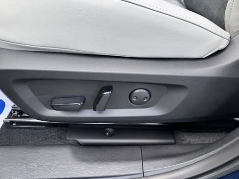 New 2025 Mitsubishi Outlander SE image 11