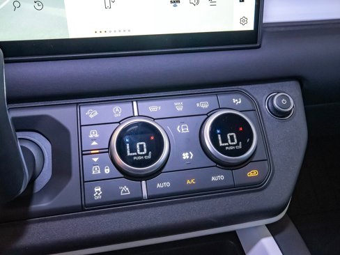 New 2025 Land Rover Defender 90 S image 28