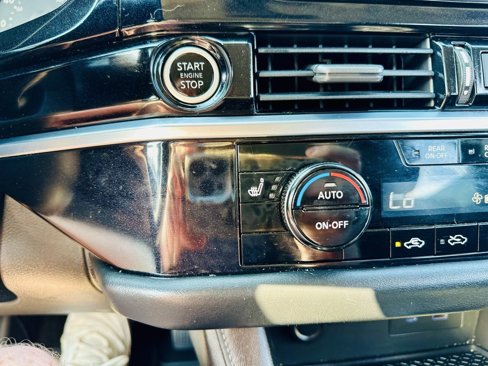Used 2022 Nissan Pathfinder SV image 27