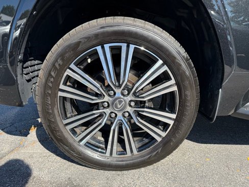 Used 2023 Lexus LX 600 4WD w/ Luxury Package image 25