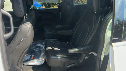 New 2026 Chrysler Voyager LX image 19