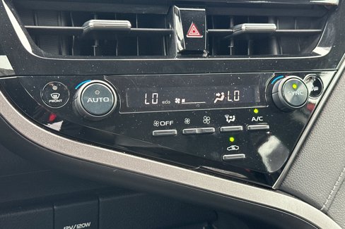 Used 2022 Toyota Camry SE image 20